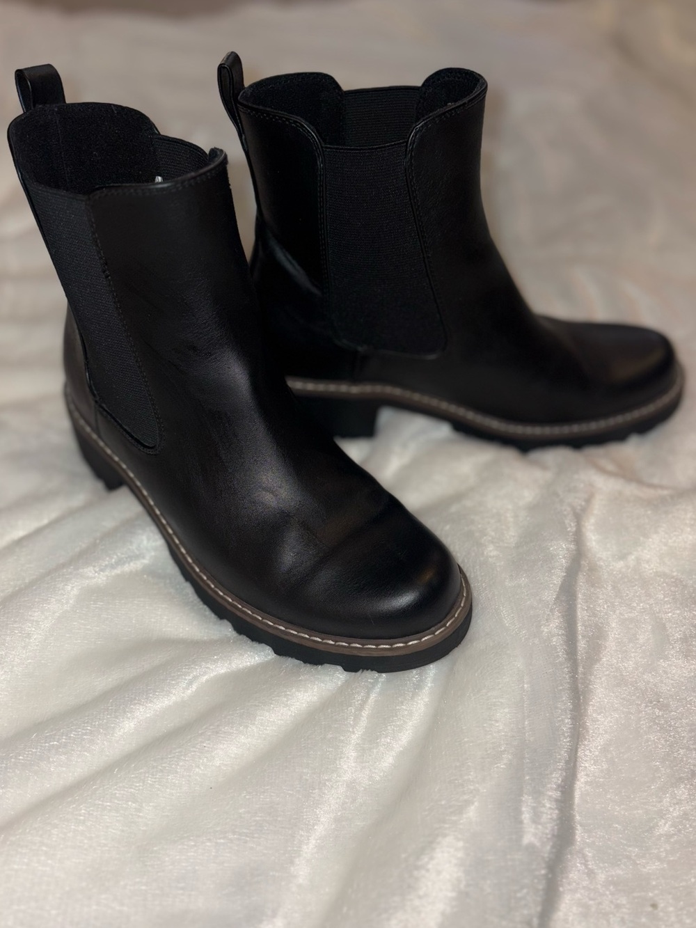 Classic Black Chelsea Boot - Sleek Women's Ankle Boot, size 8